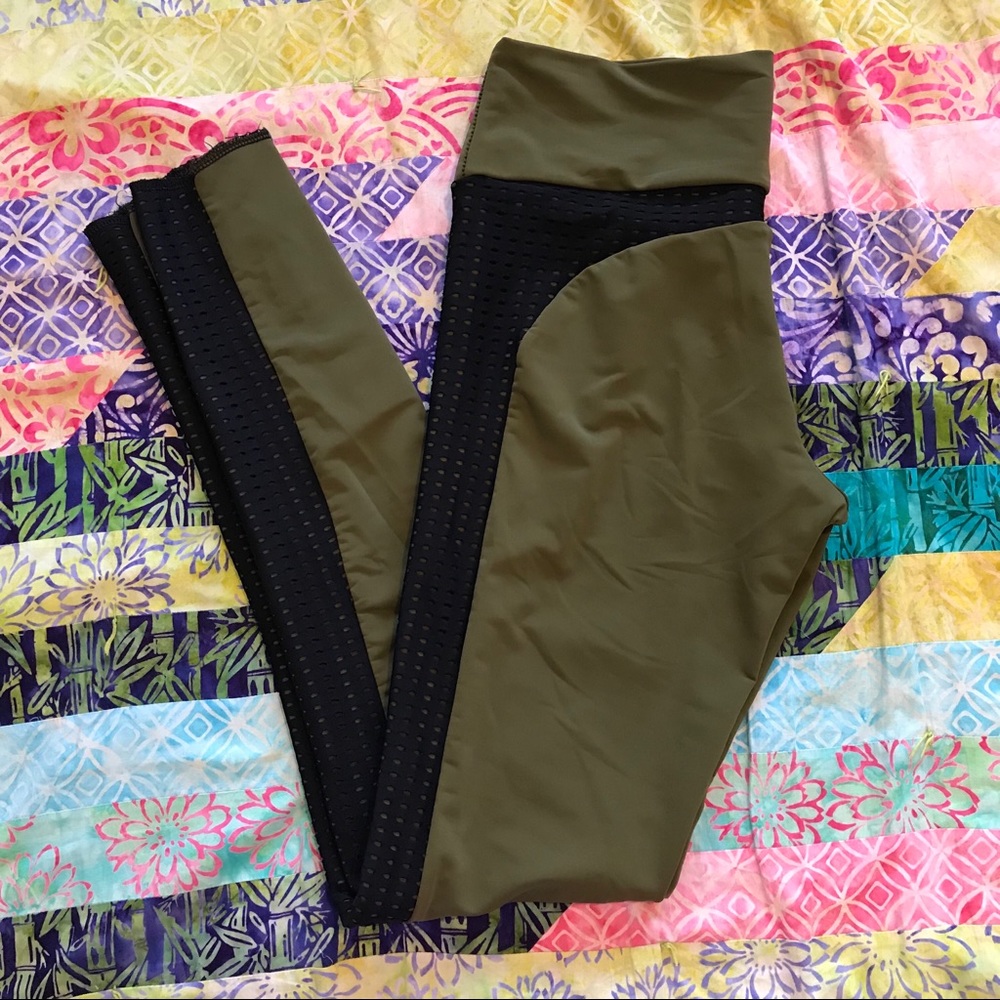 Hanu Hawaii Military Green Mesh Hot Yoga Leggings